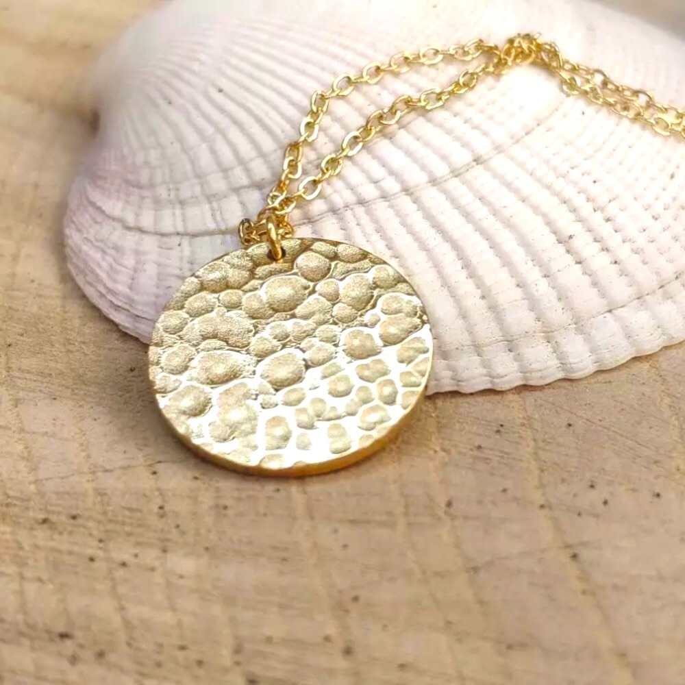 ⚜️𝟯𝟬%𝗢𝗙𝗙 𝗯𝘂𝗻𝗱𝗹𝗲𝘀 𝟯+⚜️ NEW Hammered Coin Stainless Steel Necklace - Picture 6 of 15